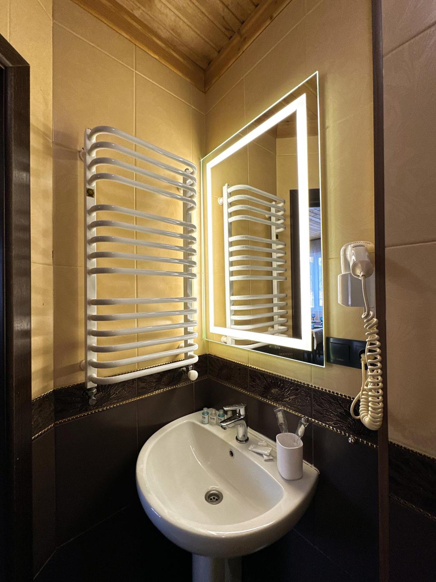 Wellland Hotel Яремче Екстериор снимка
