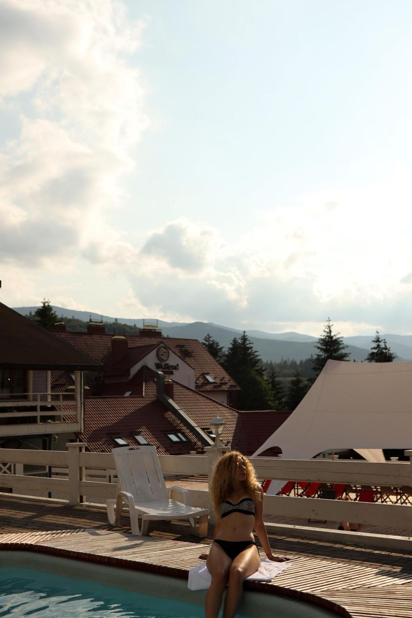 Wellland Hotel Яремче Екстериор снимка